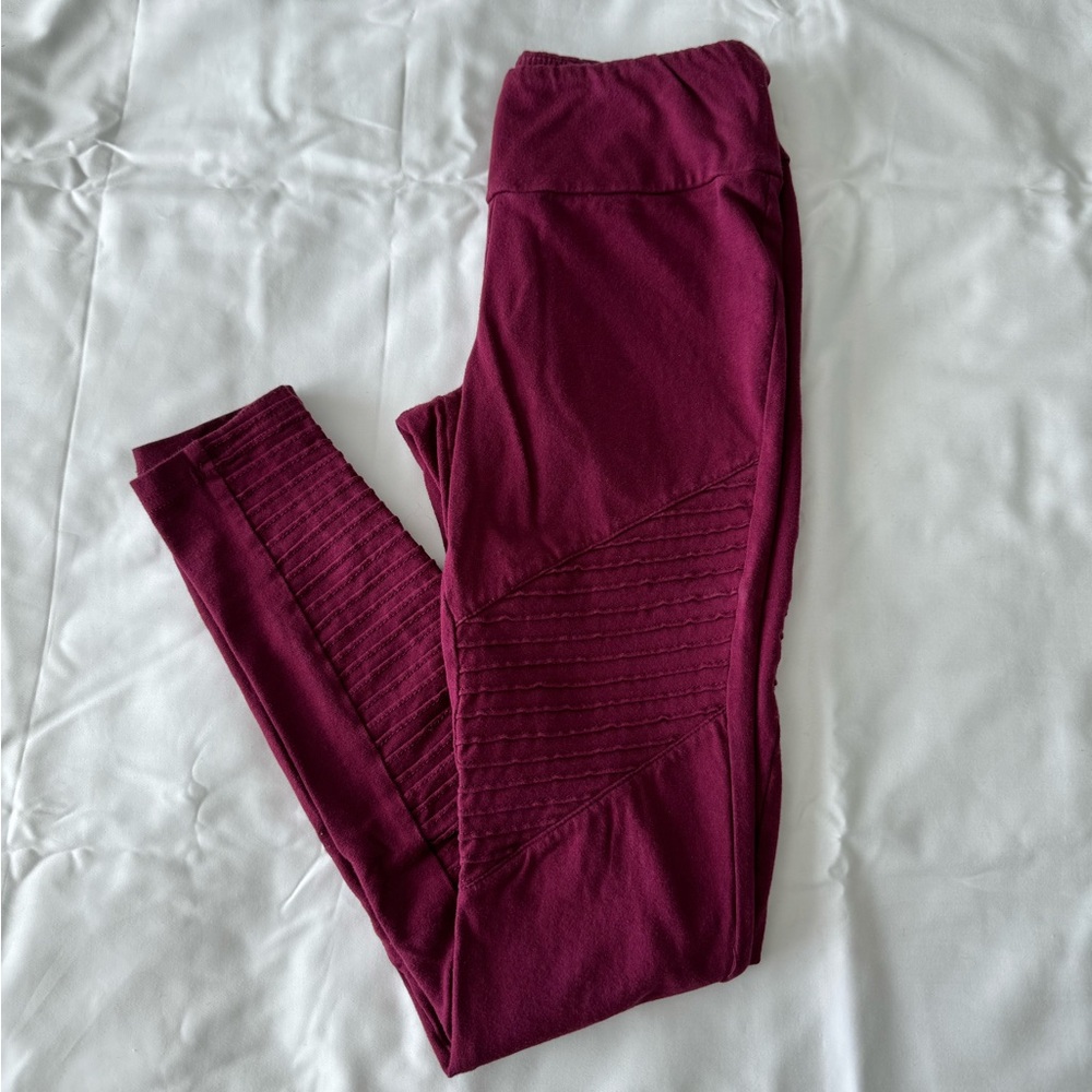 Maroon Leggings With Ruched Panel Details